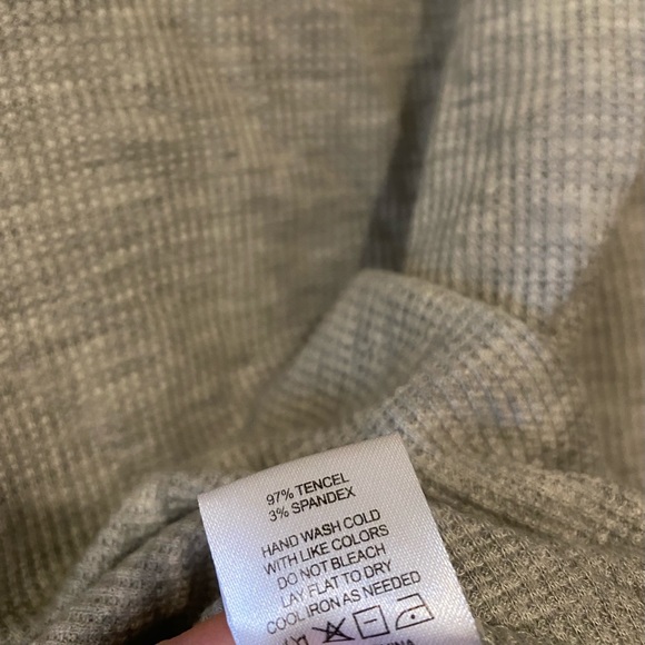 NWT Generation Love Dawn Tie-Front Hoodie Tee Sweater Sold Out Large - Picture 4 of 8